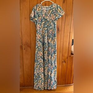Elegant Floral Maxi Dress with Flutter Sleeves
